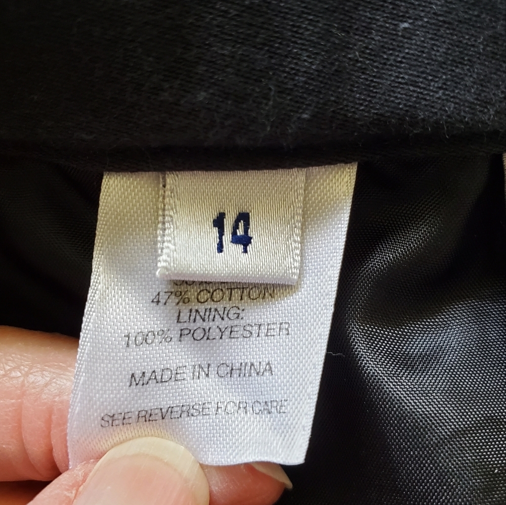 Pendleton Black Silk Blend Pencil Skirt.  Size 14p - Picture 6 of 7